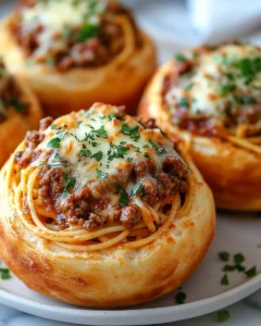 Irresistible Spaghetti Garlic Bread Bowls: A Carb Lover Dream 36 0 2 2 2